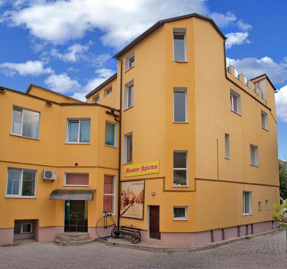 Monte-Kristo Hotel Kamianets-Podilskyi Exterior photo
